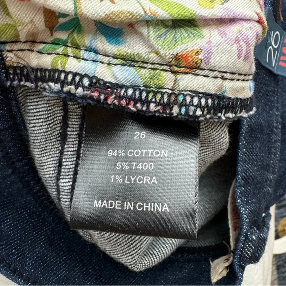 Johnny Was Alex Cargo Embroidered Jean in Trueindigo Size 26 - Picture 11 of 11